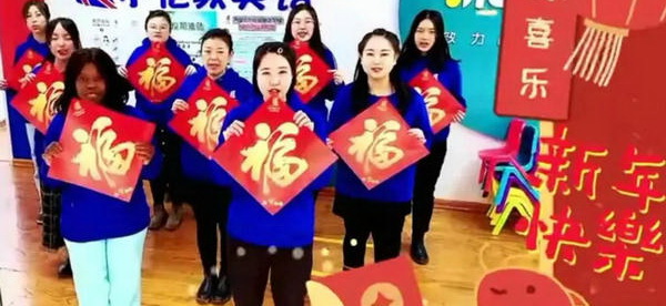【小倫敦·最美教師】“中國粉”Sylvia老師最愛十字繡