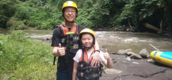 歡慶建黨百年、建校20周年?回訪“鐵粉家長(zhǎng)” | 譚博仁家長(zhǎng)：孩子對(duì)英語(yǔ)學(xué)習(xí)興趣越來(lái)越濃