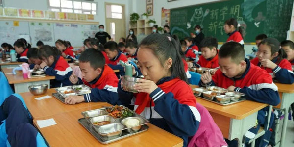 “食”不相瞞！“互聯(lián)網(wǎng)+明廚亮灶” | 守護師生“舌尖上的安全”
