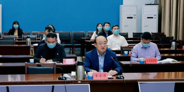 自治區(qū)教育廳組織召開全區(qū)教育系統(tǒng)教育法律法規(guī)專題宣講會
