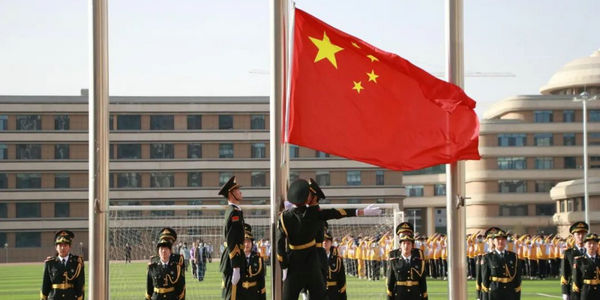 呼市中小學(xué)舉行 “ 喜迎二十大，做好接班人 ”主題升國(guó)旗儀式