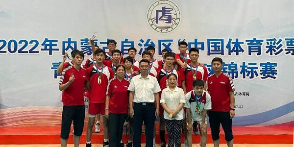 鐵一男排再奪冠 絕代芳華永不敗——呼和浩特市鐵路第一中學(xué)男排喜獲內(nèi)蒙古自治區(qū)中學(xué)生排球錦標(biāo)賽冠軍