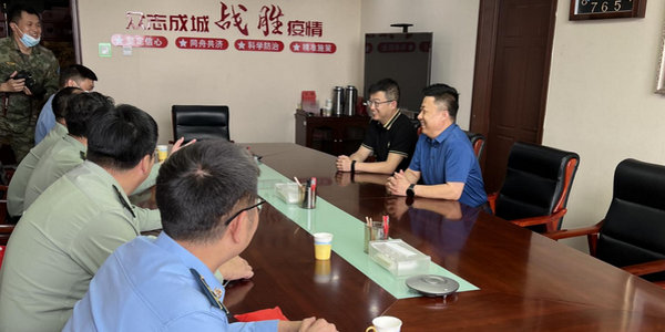 推進(jìn)軍民融合發(fā)展 提升雙擁共建水平——駐區(qū)部隊(duì)向呼和浩特市教育局贈(zèng)送錦旗