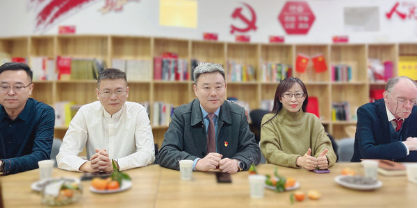 穩(wěn)部署 勇闖新——小倫敦舉行2022年年會
