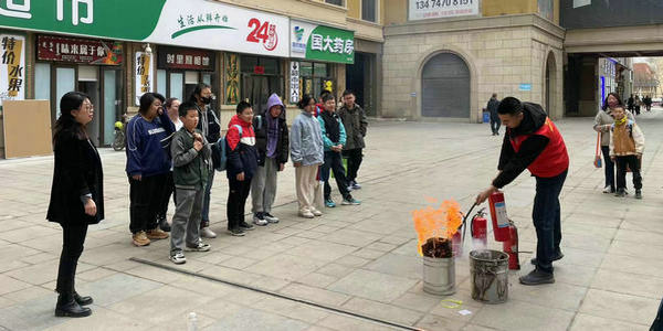 順利！小倫敦進(jìn)行第三場春季消防安全疏散演練
