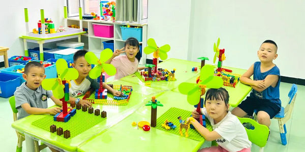 智能！愛(ài)克斯機(jī)器人這樣提高孩子科技素養(yǎng)