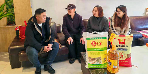 新春走基層 社區(qū)送溫暖