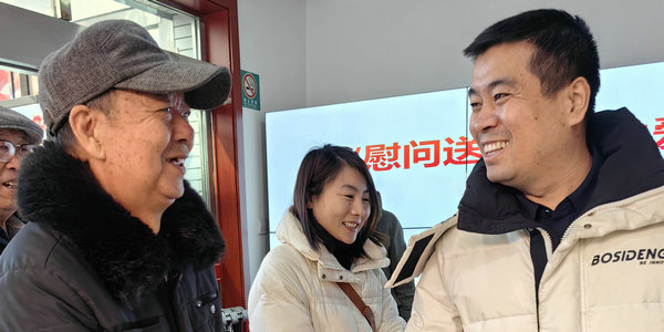 【進(jìn)社區(qū) 送“溫暖”】小倫敦慰問三干社區(qū)10戶居民