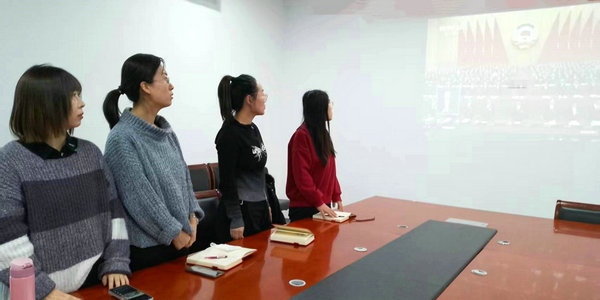 小倫敦黨支部組織黨員收聽收看全國“兩會(huì)”開幕會(huì)