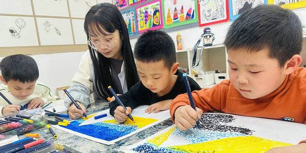 彩筆畫世界！小倫敦開啟孩子創(chuàng)意奇幻之旅
